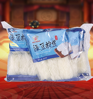 新闽融绿豆粉丝产自山东烟台250g*4每袋，精选优质豌豆淀粉、绿豆淀粉等配料，经先进的生产工艺和严格的品质管理精制而成。柔韧性强，口感爽滑耐嚼，风味独特，可凉拌、热炒、火锅、油炸等方法制作出多种菜肴。本品内含有能量、碳水化合物等营养成分，营养价值丰富，深受消费者的喜爱。